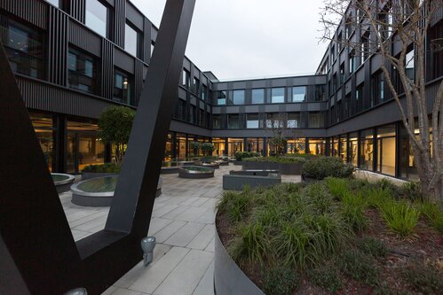 Volles Haus im flexA2 - wenn mit der AWG Wirtschaft und Politik zusammenkommen.