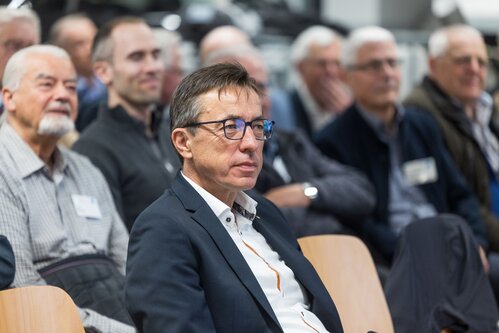 Volles Haus im flexA2 - wenn mit der AWG Wirtschaft und Politik zusammenkommen.